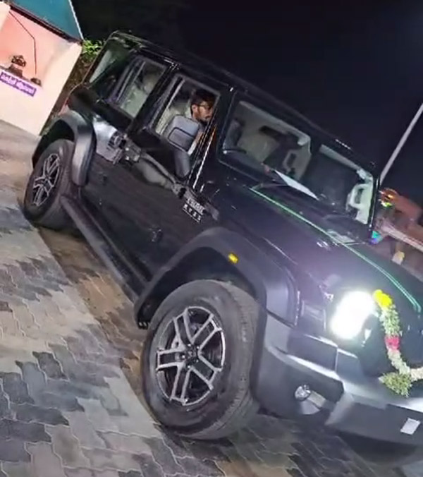 mariamman senthil revathi thar car