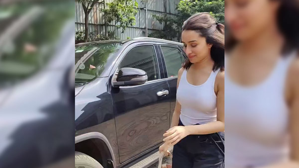 Shraddha Kapoor Spotted Once Again In Her Toyota Fortuner Shraddha Kapoor Spotted Once Again In Her Toyota Fortuner
