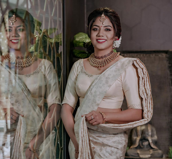 veena mukundhan buys mahindra xuv3xo