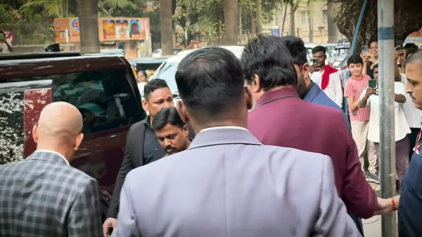 Actor Amitabh Bachchan Spotted In Land Rover Defender Actor Amitabh Bachchan Spotted In Land Rover Defender