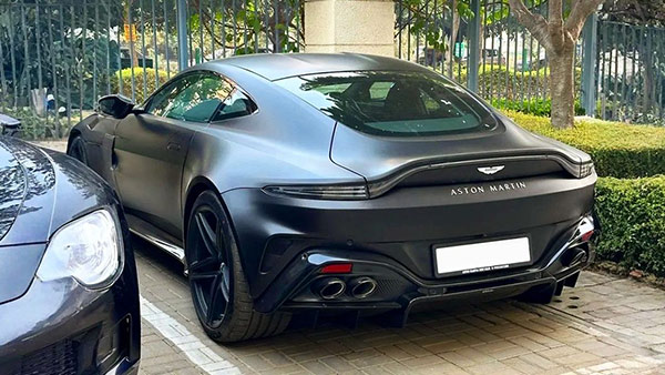 deepinder goyal s aston martin vantage