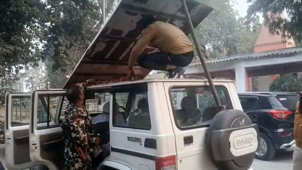 800 Liquor Tetra Packs Under Mahindra Bolero Car s Roof 800 Liquor Tetra Packs Under Mahindra Bolero Car s Roof