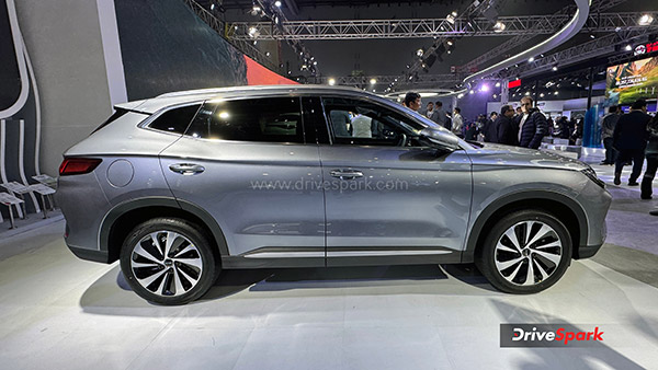 byd showcased sealion 6 plug-in-hybrid