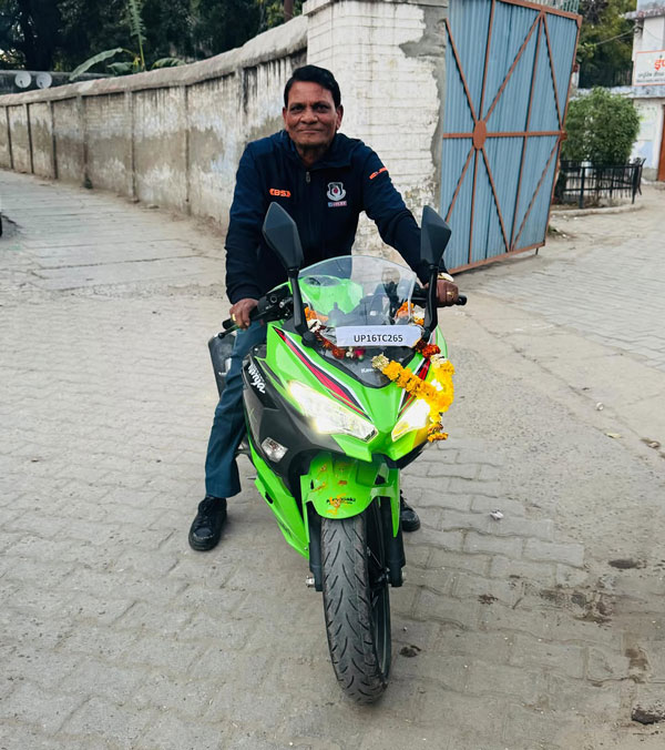 Rinku singh gifts kawasaki ninja 400 to father