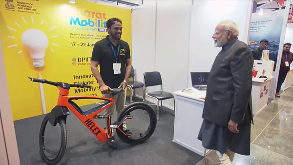 Helen showcases helex hubless electric bicycle