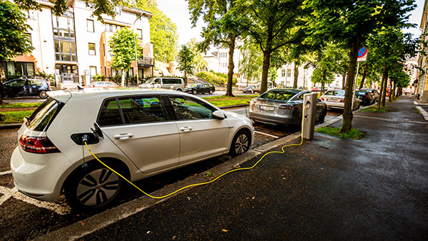 norway moving fast towards electric vehicles