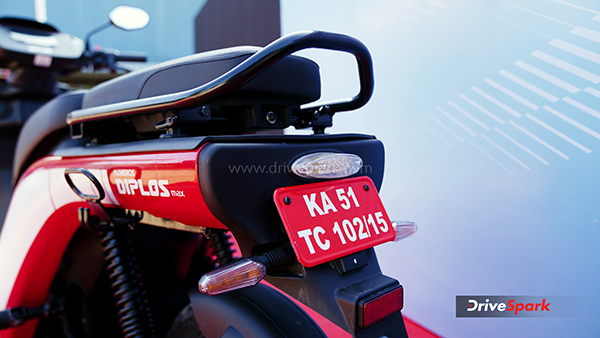 Numeros diplos max rear view