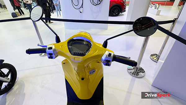 vinfast showcases evo200 electric scooter