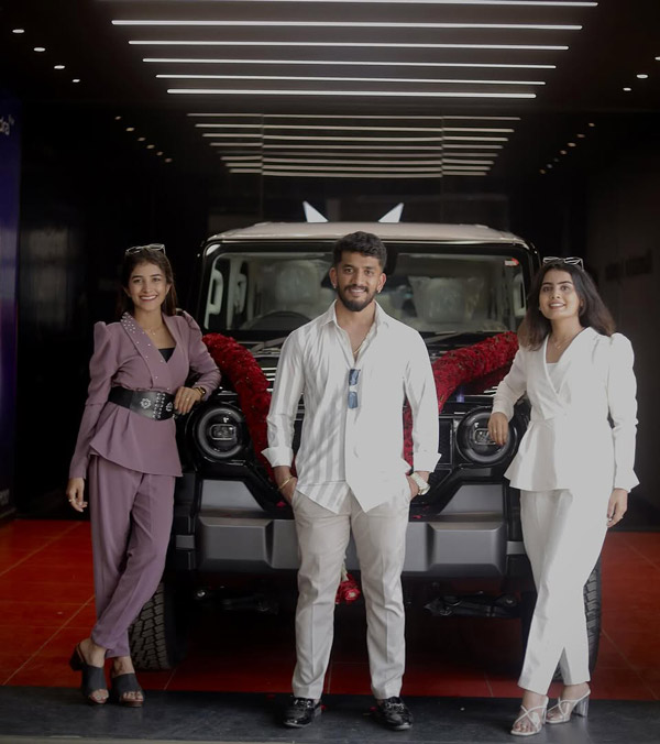 instagram couple buys mahindra thar