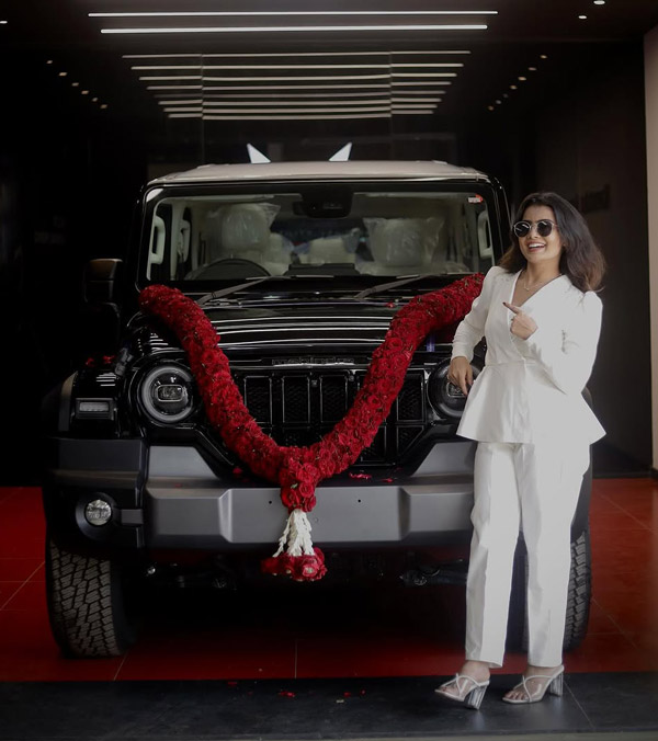 instagram couple buys mahindra thar