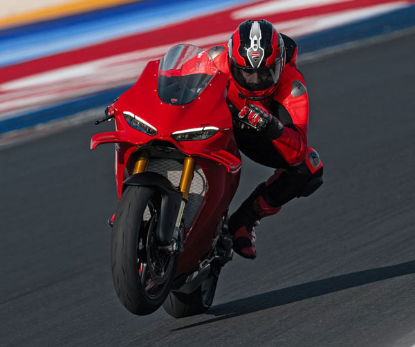 ducati introduced 2025 panigale v4