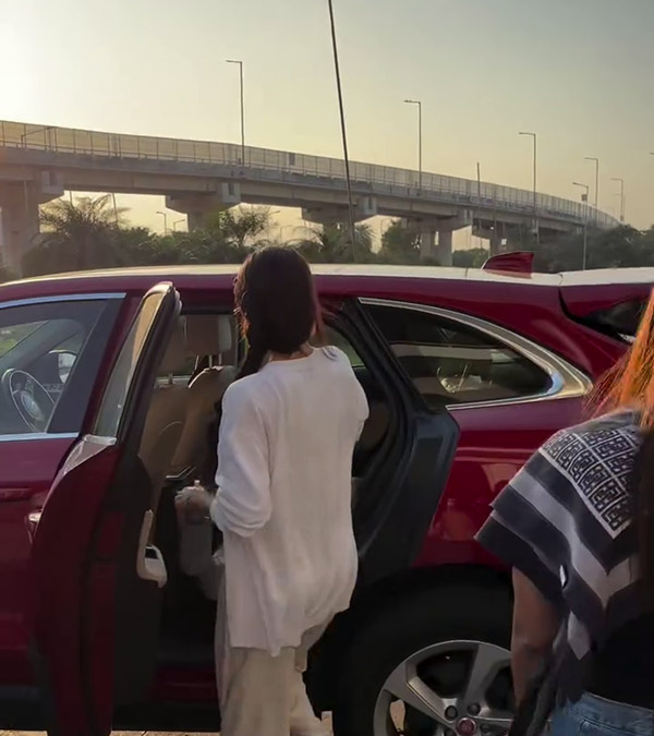 Jacqueline Fernandez Jaguar F-Pace Jacqueline Fernandez Jaguar F-Pace