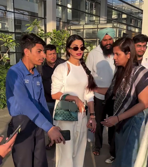 Jacqueline Fernandez Jaguar F-Pace Jacqueline Fernandez Jaguar F-Pace