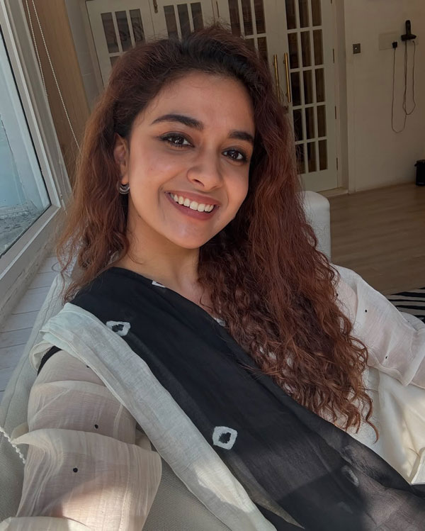 keerthy suresh spotted at airport