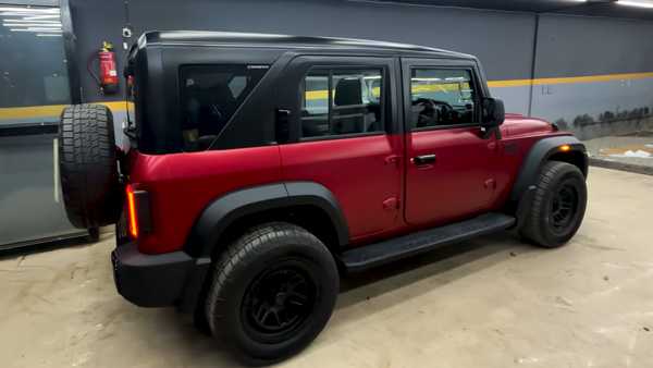 thar roxx in red black