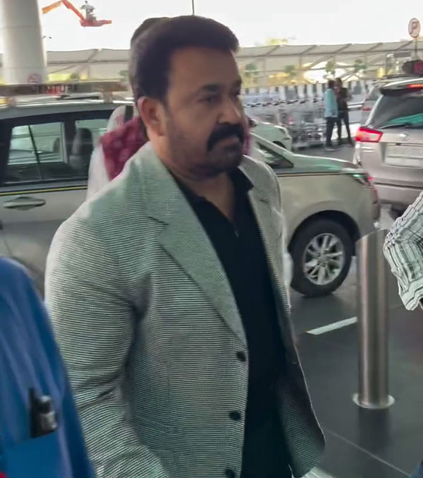 Mohanlal in Innova Crysta Mohanlal in Innova Crysta