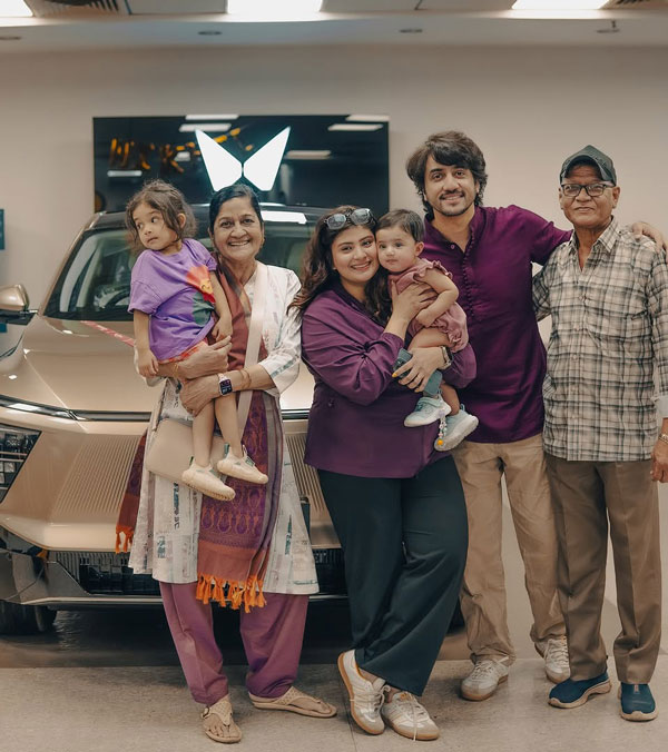 mumbiker nikhil buys mahindra xev9e