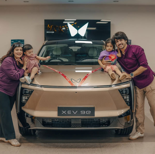mumbiker nikhil buys mahindra xev9e