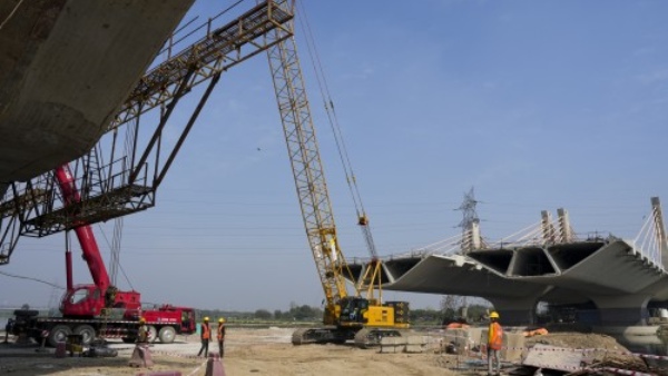 elevated road from thiruvanmiyur utthandi
