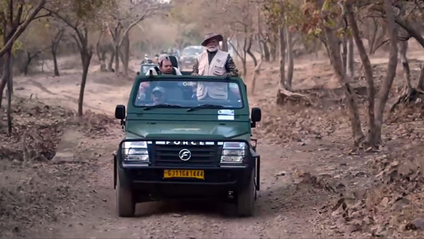 narendra modi traveled on defender