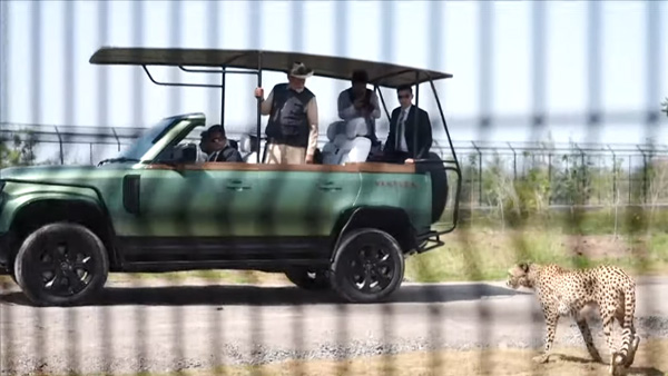 narendra modi traveled on defender