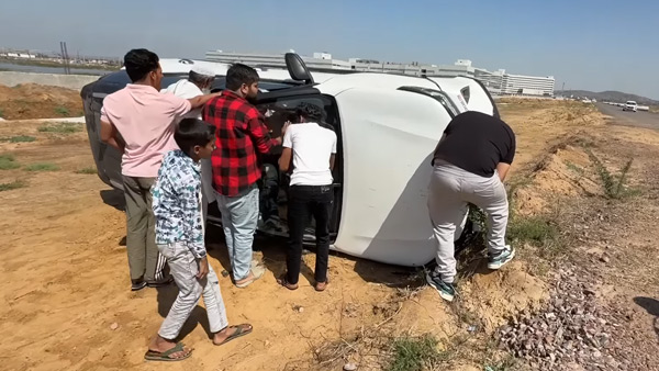 toyota fortuner car crashed