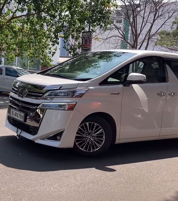 Actor ramu toyota vellfire front view