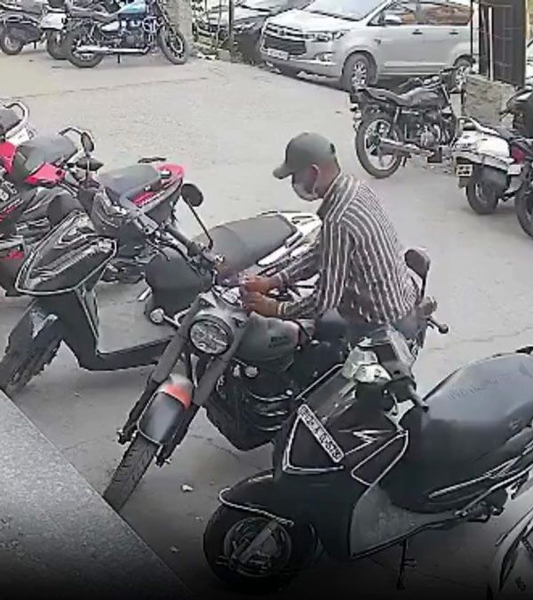 Vehicle Theft Viral Video