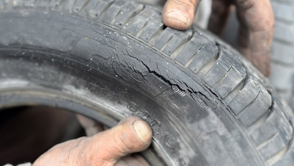 identify worn-out vehicle tyres