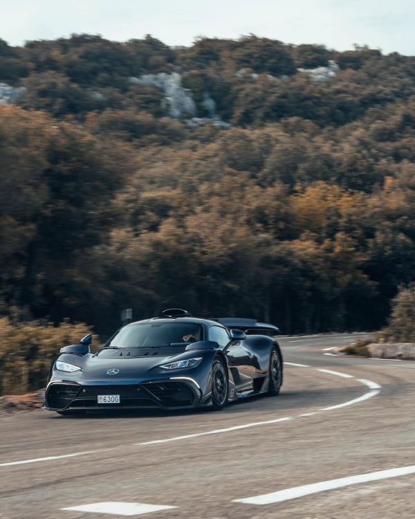 George russell mercedes-amg one hypercar full view