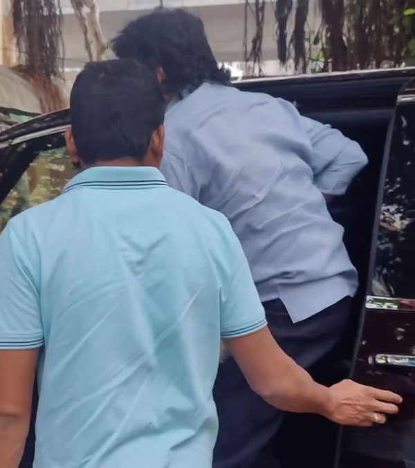 actor nagarjuna at rto office