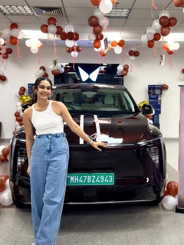 aakanksha singh buys mahindra xev9e