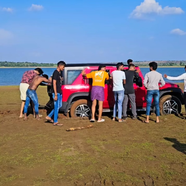 mahindra thar rescued by tractor mahindra thar rescued by tractor