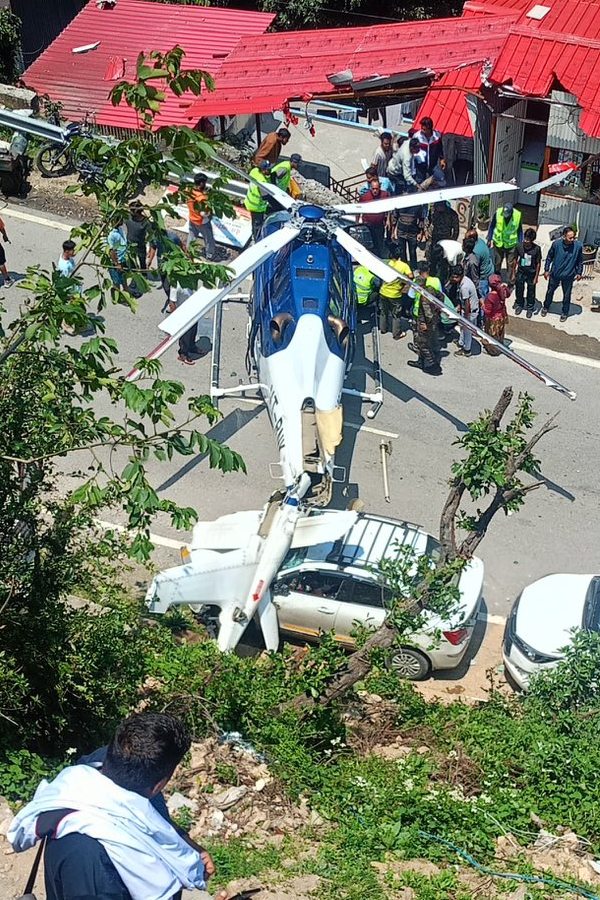 kedarnath helicopter crash with car kedarnath helicopter crash with car