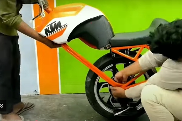 single-wheeled electric motorcycle