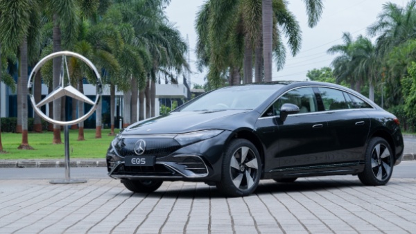 mercedes-benz eqs celebration edition