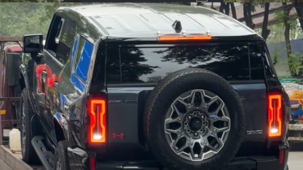 ranveer singh Hummer ev