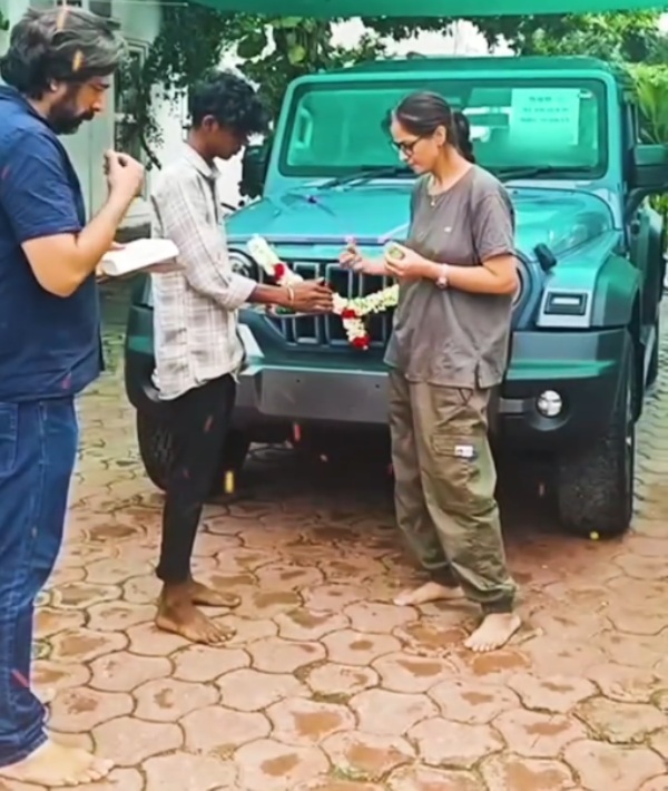actress simran bought mahindra thar