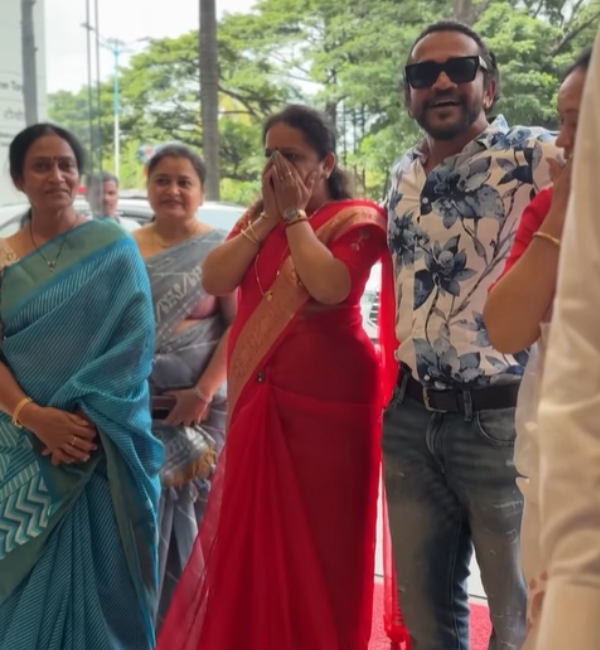 mumbai fitness model gifted toyota taisor cars to his sisters