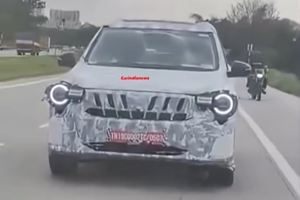 mahindra xuv700 facelift spotted
