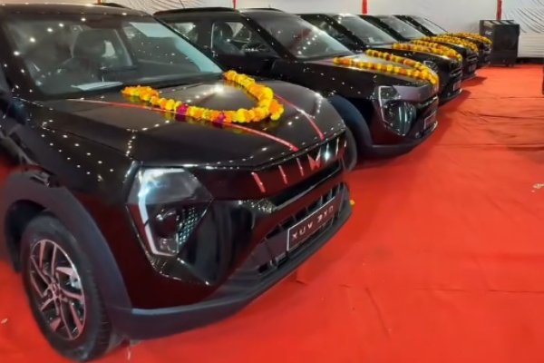 mahindra showroom car delivery