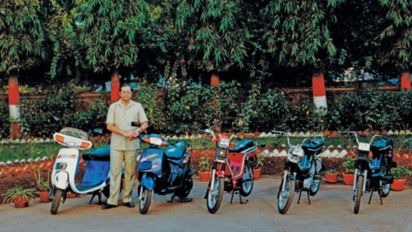 kinetic dx zoom scooter history