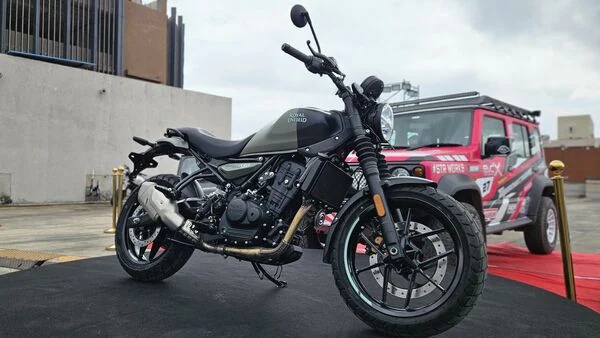 Royal Enfield Guerrilla 450 Shadow Ash