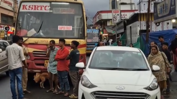 KSRTC Bus And Hyundai Grand i10 NIOS