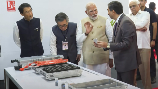 prime minister narendra modi waved the flag