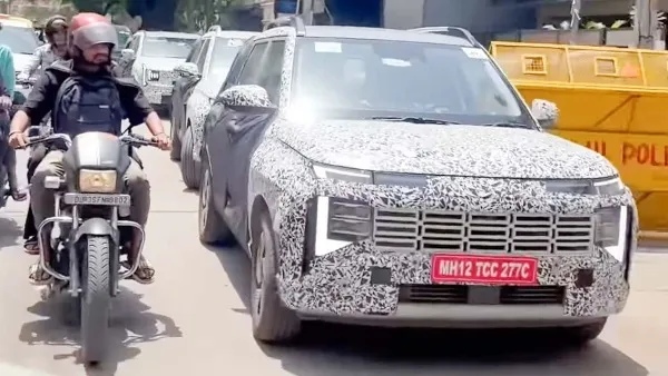 new-gen hyundai venue car spy images