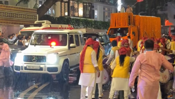 anant ambani spotted in rolls-royce