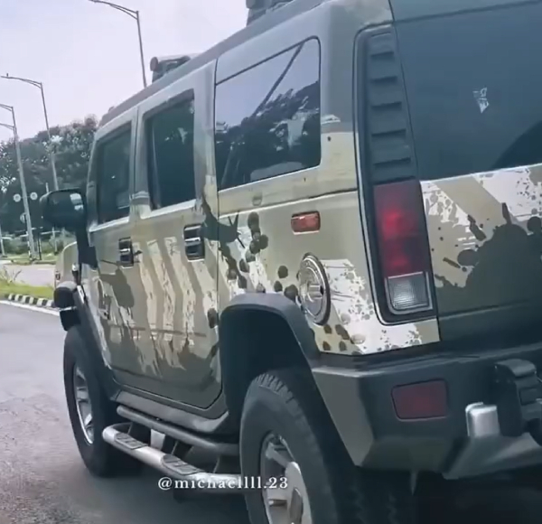 cricketer ms dhoni drives modified hummer h2 cricketer ms dhoni drives modified hummer h2