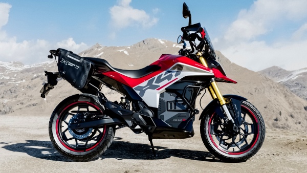 Utraviolette x47 Booking