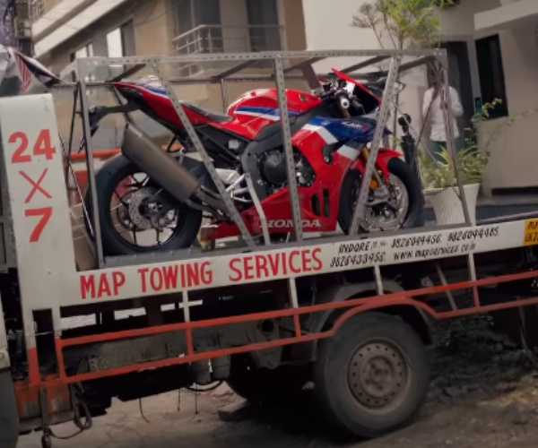 honda cbr 1000rr-r fireblade delivery